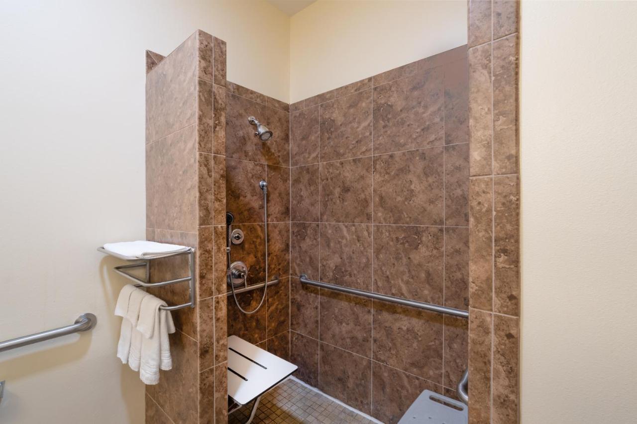 Deluxe Queen Room - Disability Access/Non-Smoking