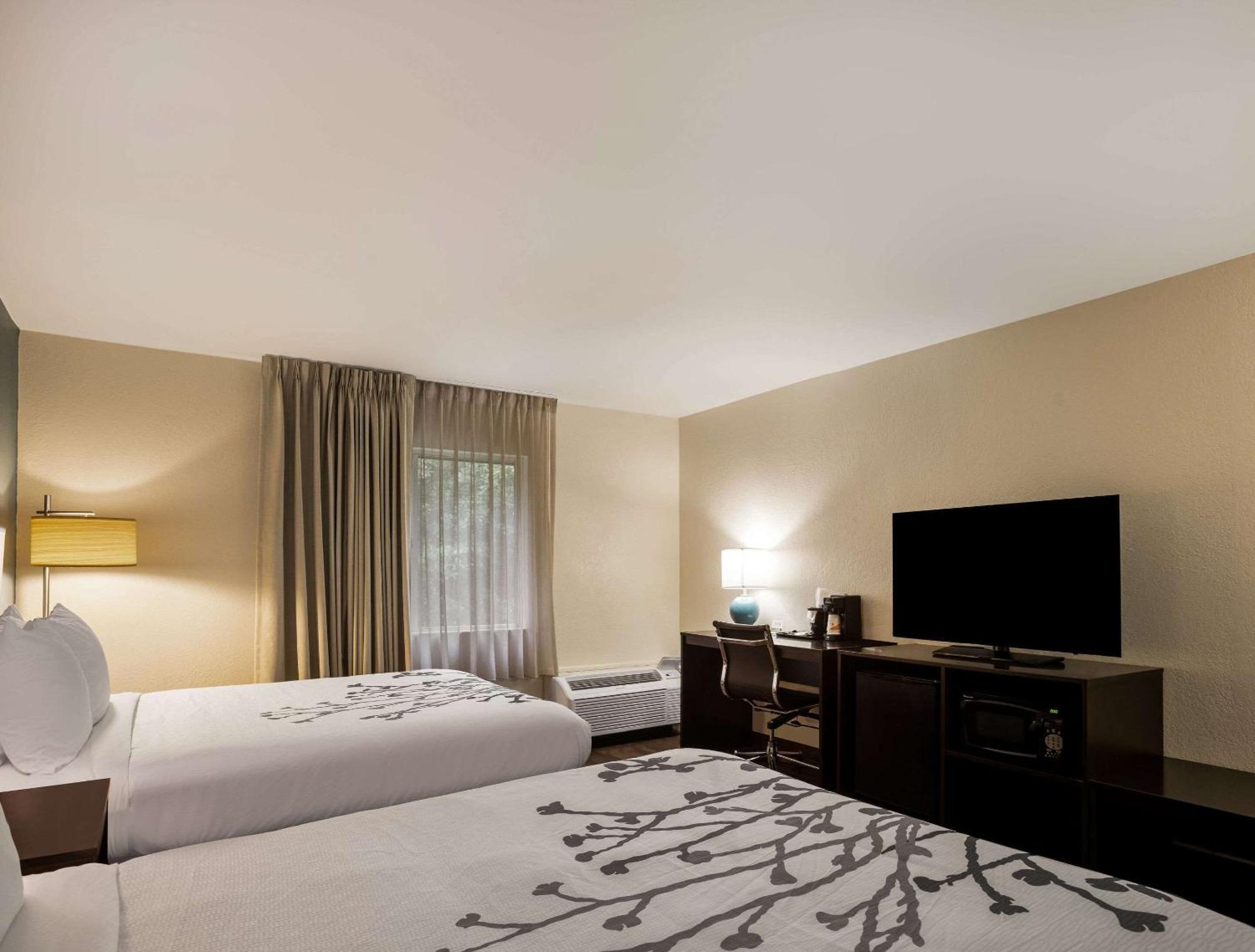 Superior Business Queen Room with Two Queen Beds - Non Smoking