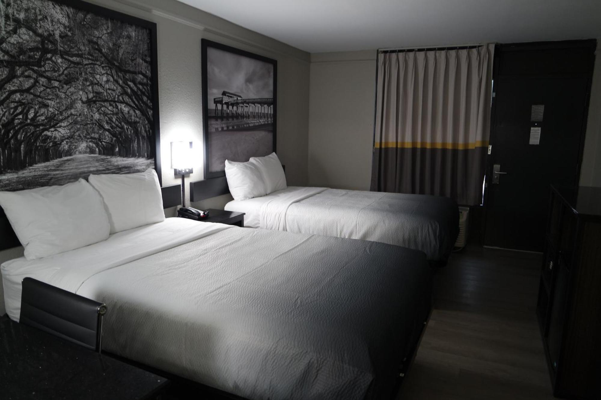Queen Room Two Queen Beds Non-Smoking