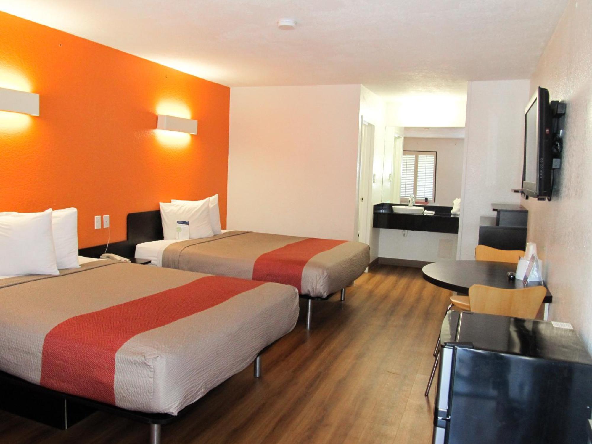 Queen Room with Two Queen Beds - Disability Access - Roll In Shower