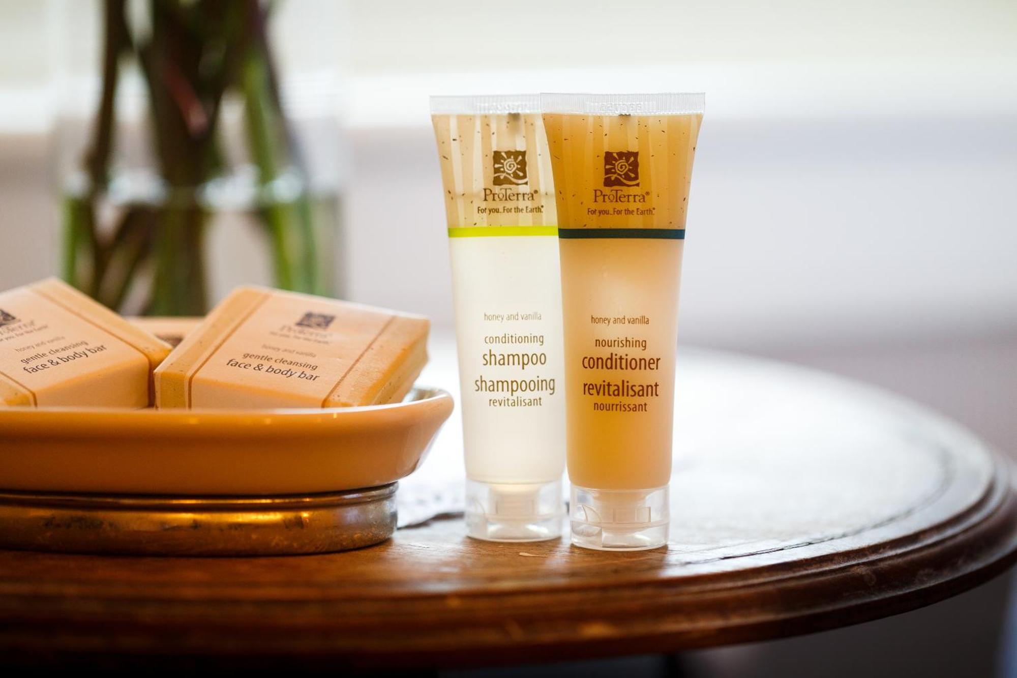 Mary Hillyer - Classic Queen