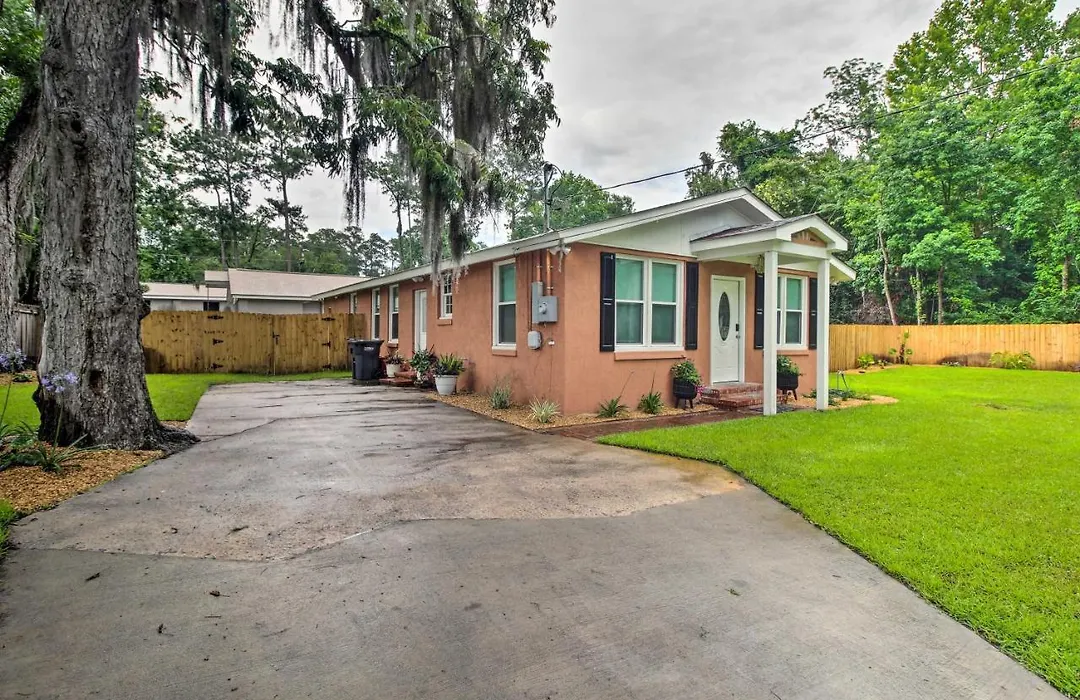 Updated Savannah Hideaway W/ Luxury Backyard!-1