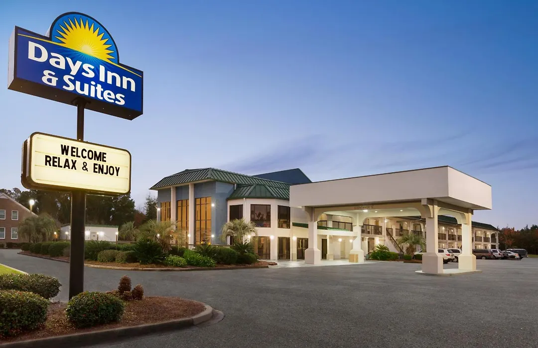 Days Inn & Suites By Wyndham Savannah Midtown-1