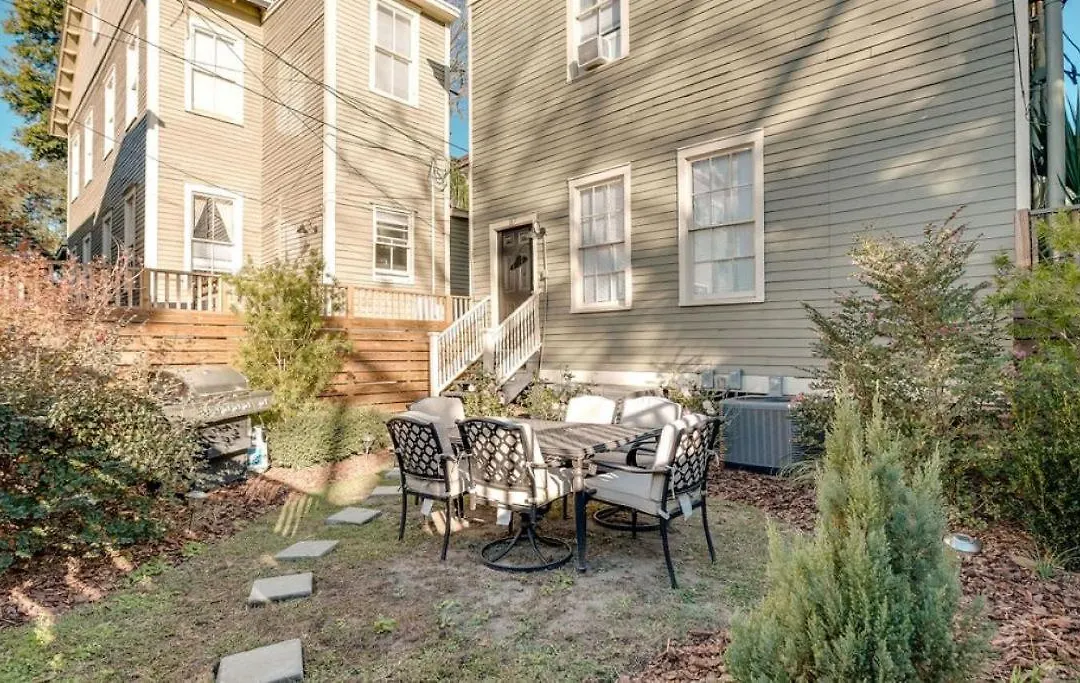 Huge 5 Bed, 5 Bath In Historic Downtown Savannah-1