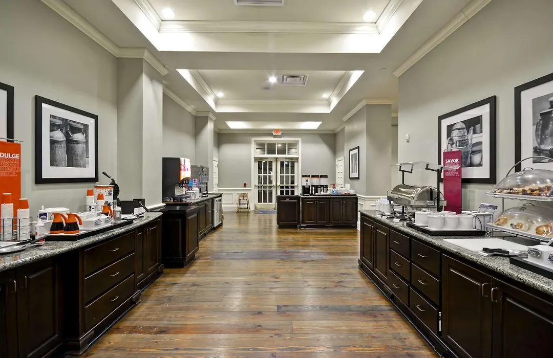 Hampton Inn & Suites Savannah Historic District-1