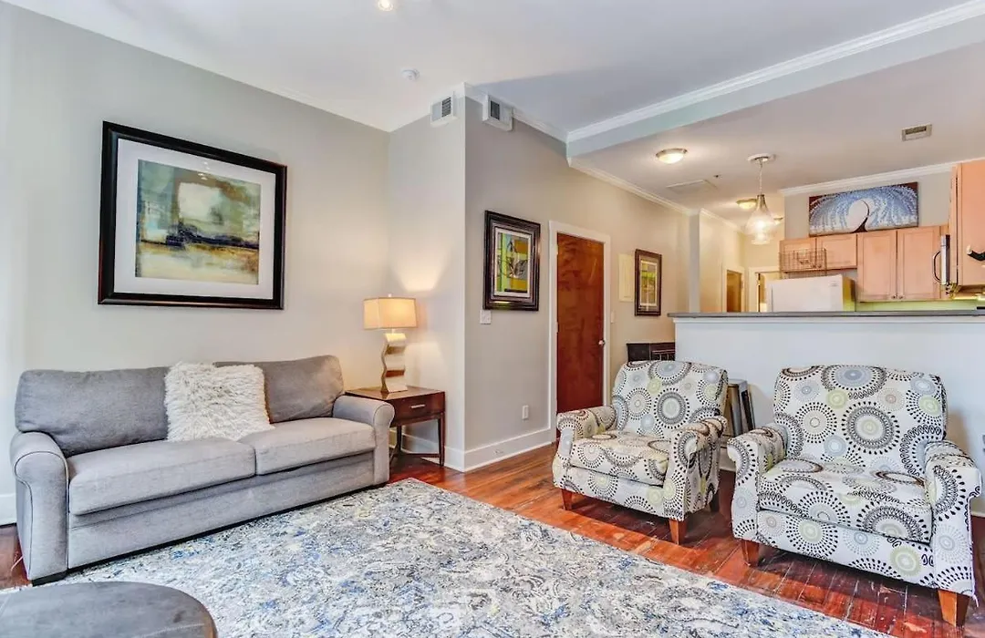 E Bay St Loft By City Market And River Street-1