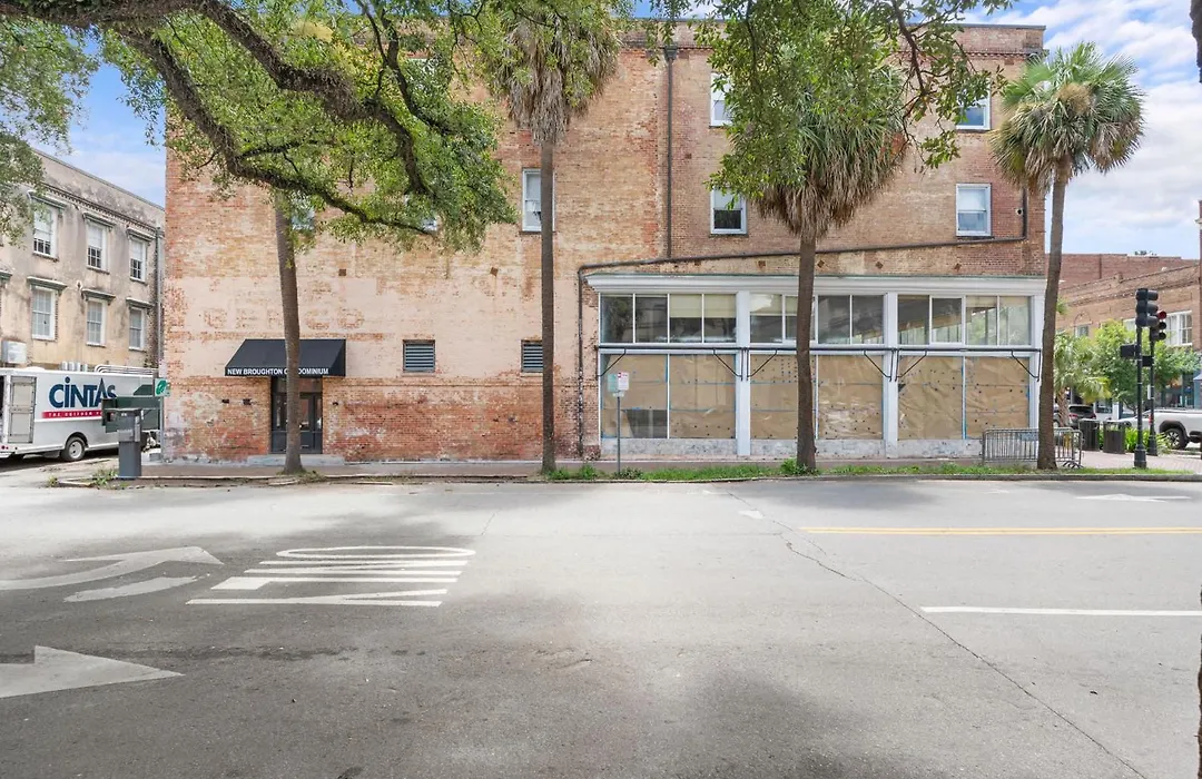Downtown Loft- Steps Away From Plant Riverside!-1