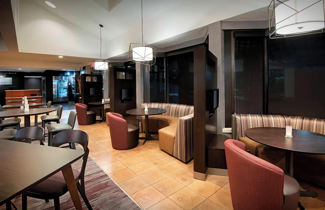 Courtyard By Marriott Savannah Midtown-1