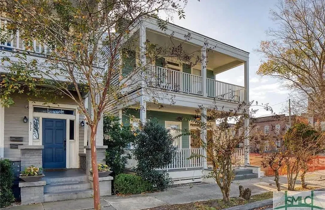 New! Stylish 1900S Renovated Duplex Apartment Building Near Forsyth & River St-1