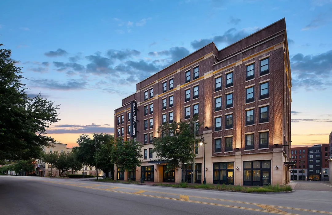 Fairfield Inn & Suites By Marriott Savannah Downtown Historic District-1