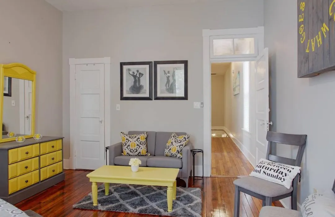 414B Waldburg St - 2 Bedroom Oasis Near Forsyth Park-1