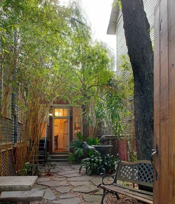 101 E Waldburg - Cozy Cottage Just Off Of Forsyth Park-1