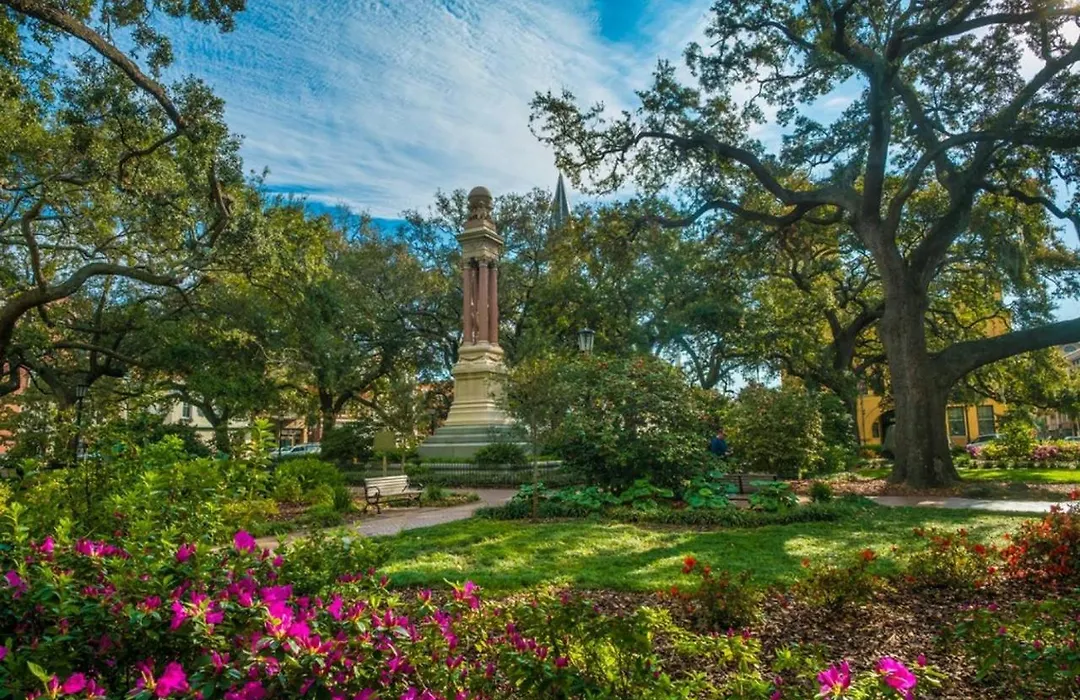 Modern 4 Bed Brownstone In Historic Downtown-1