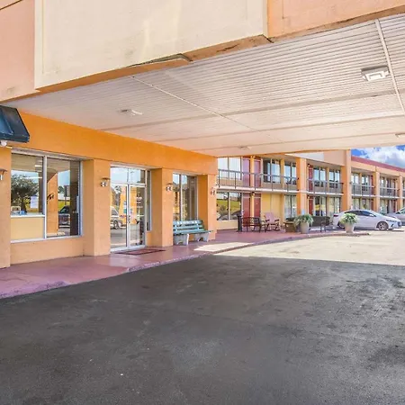Econo Lodge Choice Hotels I-95 Savannah Gateway-2