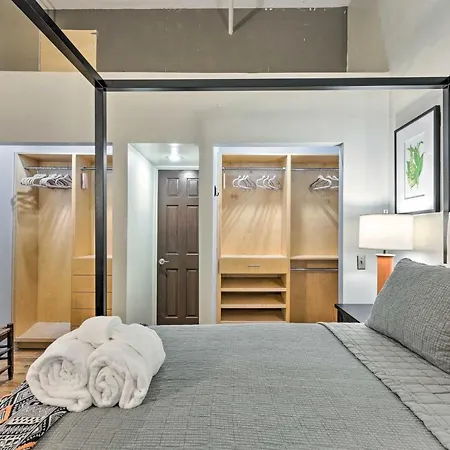 Bright Savannah Loft In Historic District!-3