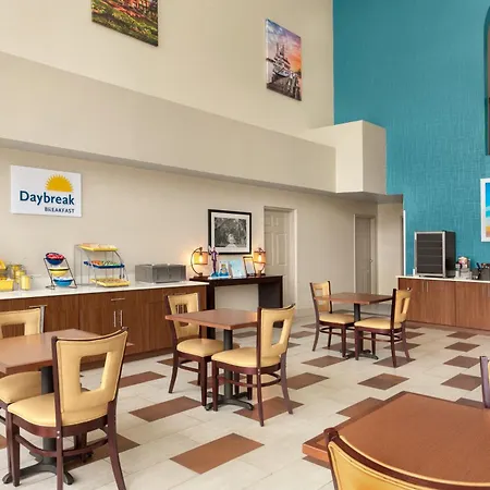 Days Inn & Suites By Wyndham Savannah Midtown-2