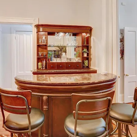 The Lyons House - Luxe Historical Home - Parking Included-3