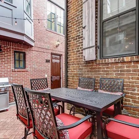 The Lyons House - Luxe Historical Home - Parking Included-2