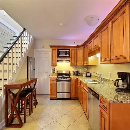Forsyth Park West Carriage House-2