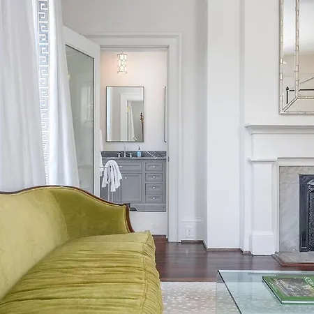 Luxury Suite Overlooking Taylor Square - House On Taylor Square-2