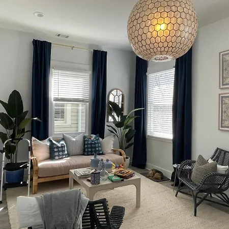 New! Stylish 1900S Renovated Duplex Apartment Building Near Forsyth & River St-2