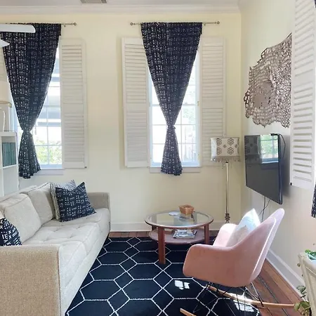 Romantic 1885 Loft Steps From Pulaski Square-2