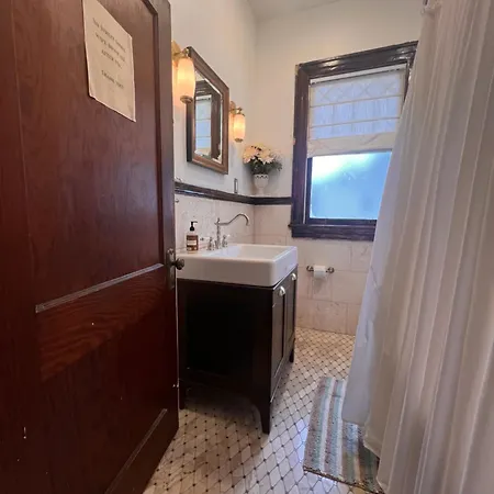 5 Bedroom Downtown Savannah Ga-3