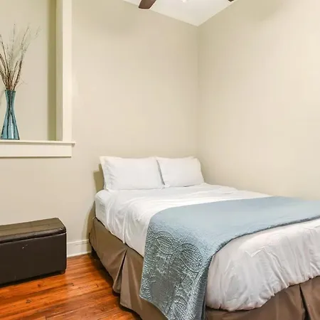 E Bay St Loft By City Market And River Street-2