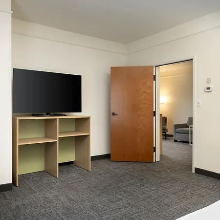 Spark By Hilton Savannah Airport-3