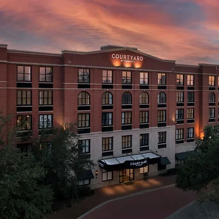 Courtyard By Marriott Savannah Downtown - Historic District-3