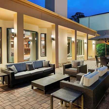 Courtyard By Marriott Savannah Midtown-3