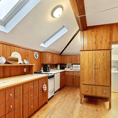 Captain'S Quarters On Lafayette-3