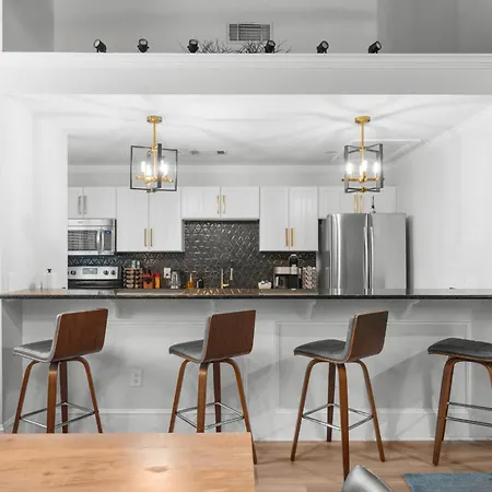 West End Loft - Downtown 5 Min Walk To River St-3