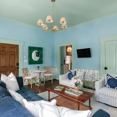 Charming Savannah Duplex Courtyard Parking-2