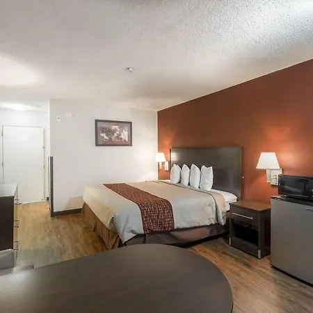 Red Roof Inn & Suites Savannah Gateway-3