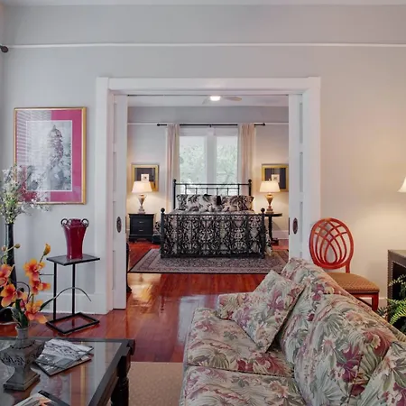420Waldburg A - Modern Apt With Southern Charm Blocks From Forsyth-2