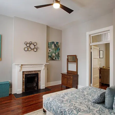 414B Waldburg St - 2 Bedroom Oasis Near Forsyth Park-3