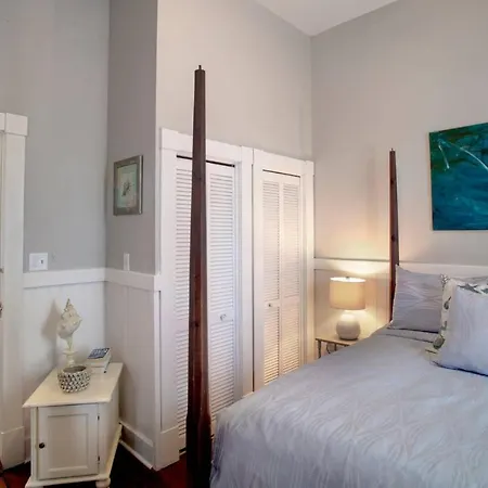 414 Waldburg A - Newly Renovated Apt With Outdoor Space!-2