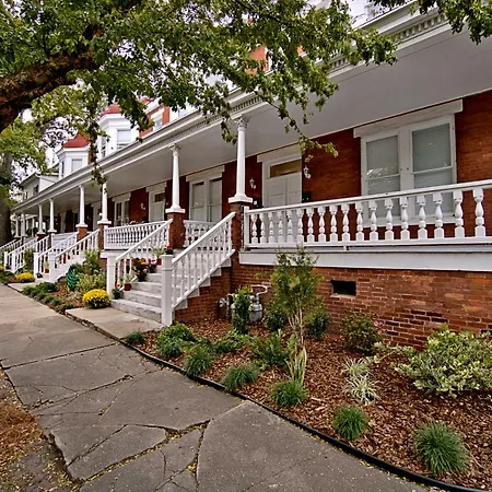414B Waldburg St - 2 Bedroom Oasis Near Forsyth Park-2