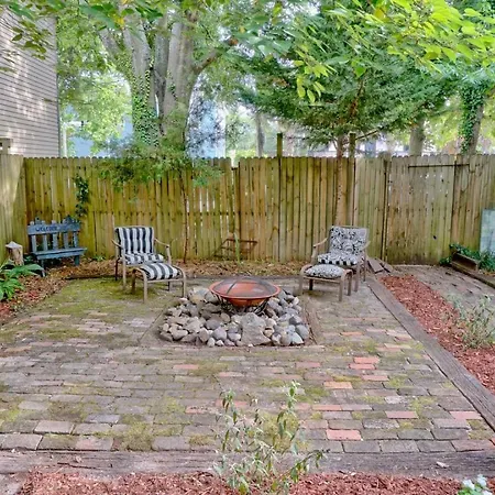 Downtown Savannah Oasis-3