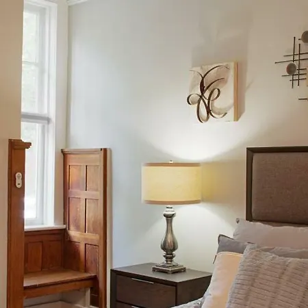 101 E Waldburg - Cozy Cottage Just Off Of Forsyth Park-2