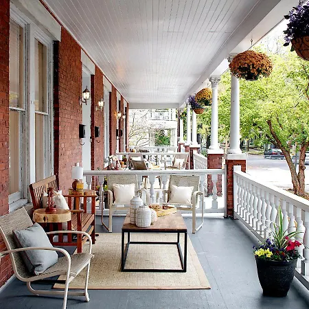 Newly Renovated Historic Savannah Townhome!-2