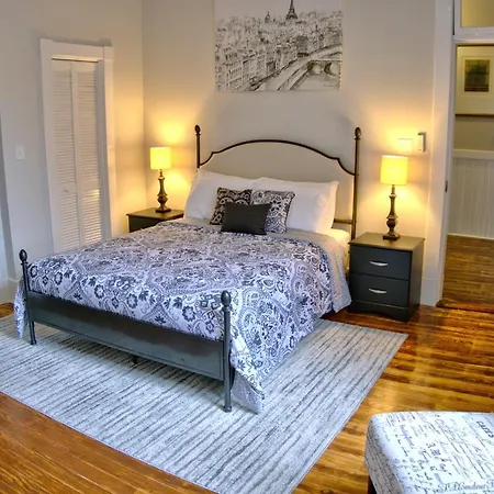2 Bedroom Newly Renovated Townhome In Historic Savannah-3