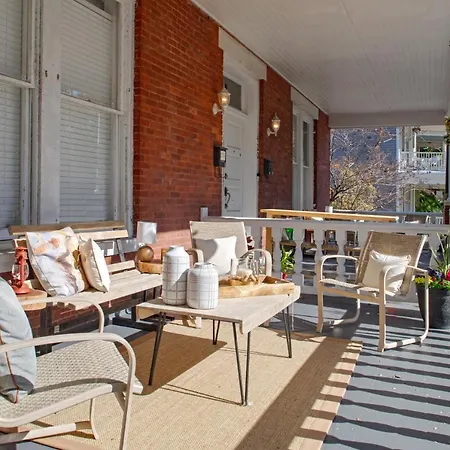 2 Bedroom Newly Renovated Townhome In Historic Savannah-2