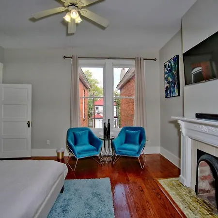 Modern 4 Bed Brownstone In Historic Downtown-2