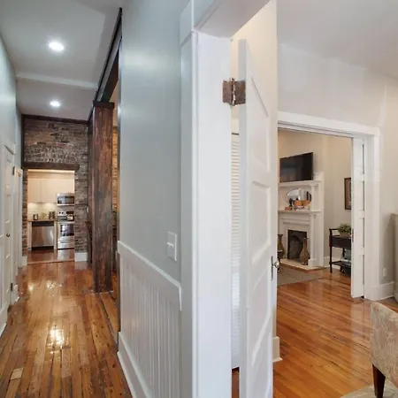 Modern 4 Bed Brownstone In Historic Downtown-3